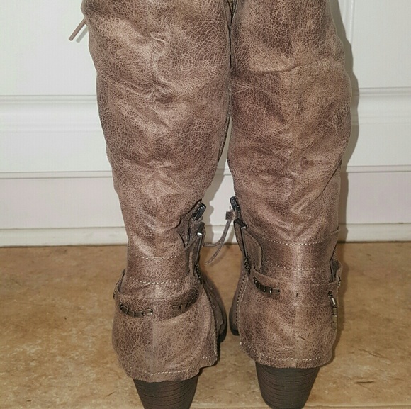 Boots - Picture 3 of 3